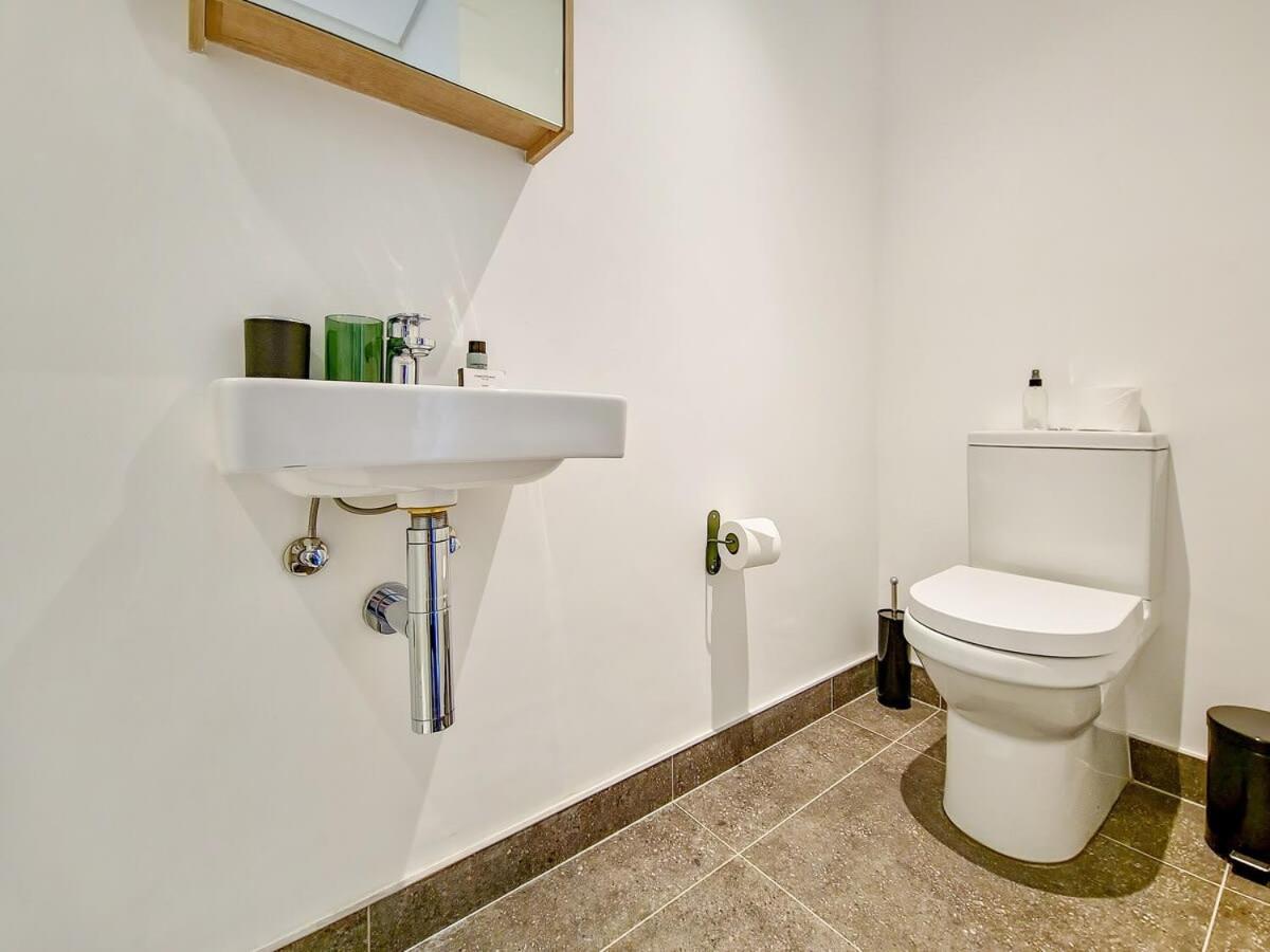 Apartment Oceanside, Modern Gem In Seapoint *