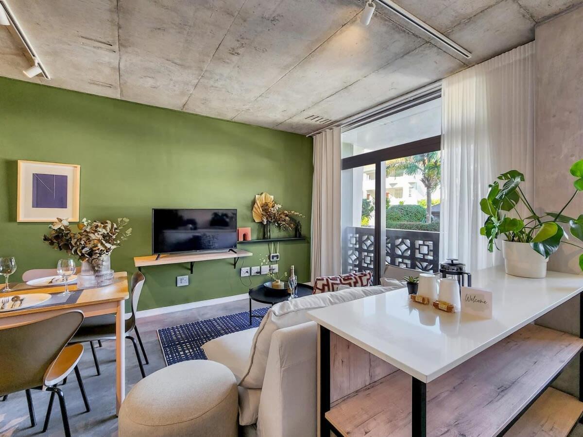 Oceanside, Modern Gem In Seapoint *