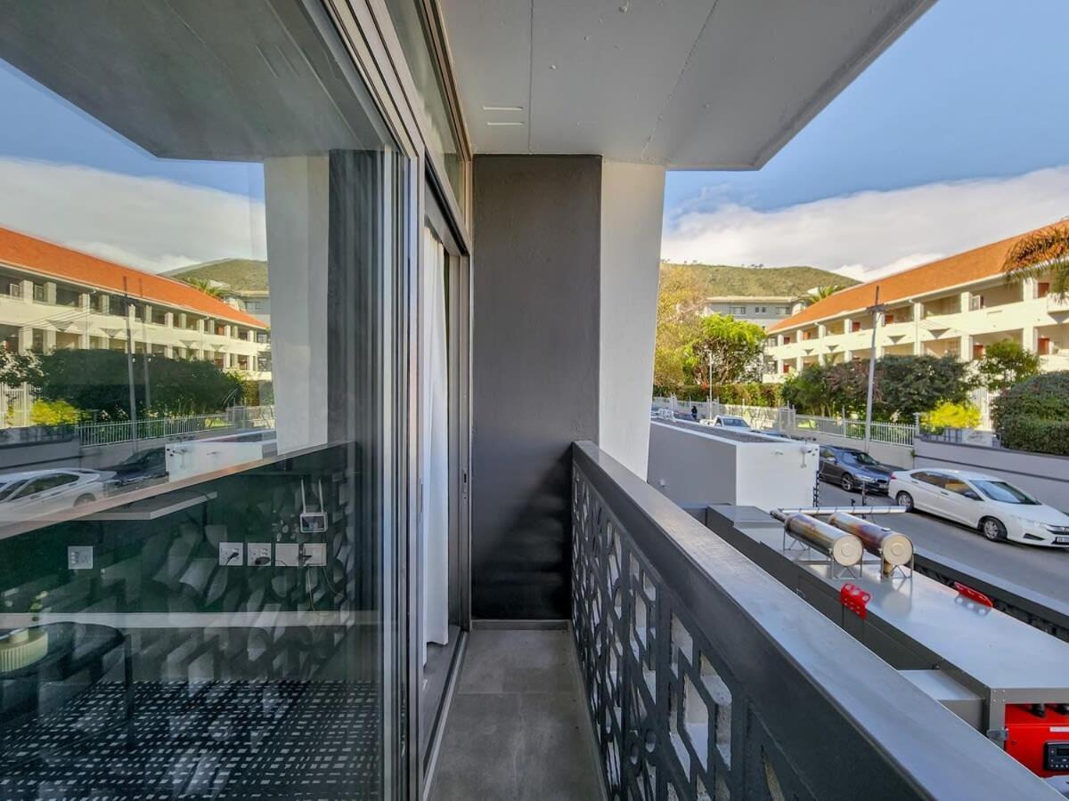 Oceanside, Modern Gem In Seapoint Appartement